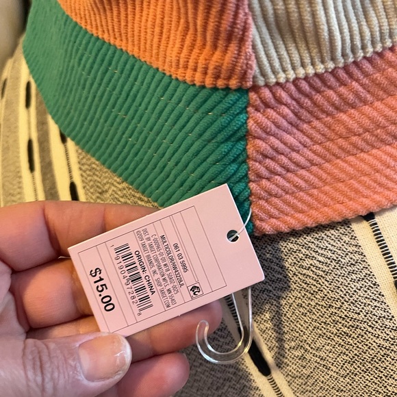 Bucket hat 🤍 - Picture 4 of 4